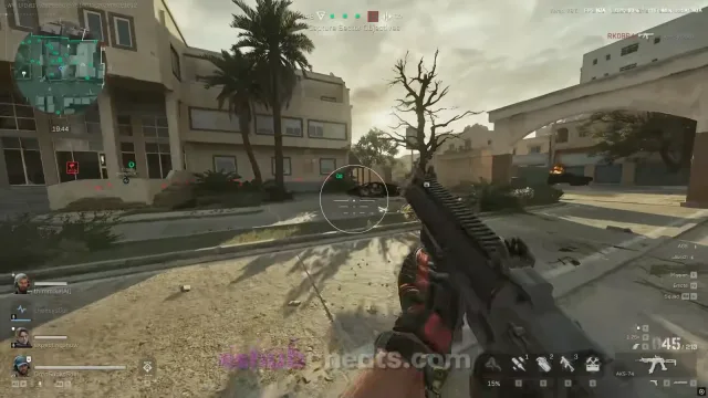 Delta Force-Ziel aus der ersten Person mit roten Wallhack-Silhouetten und Waffenetiketten, die durch eine Betonwand im Freien sichtbar sind.